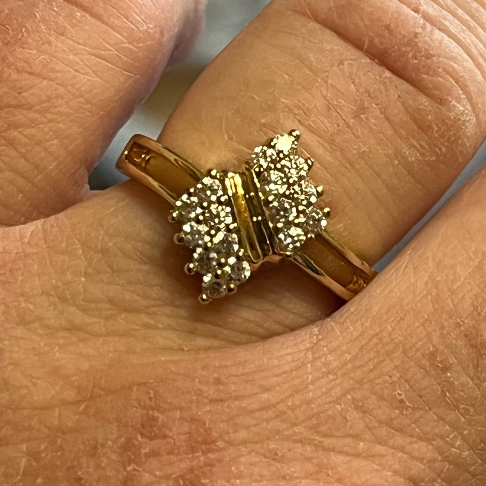 Bypass Rhinestone Cocktail Ring - Picture 5 of 10